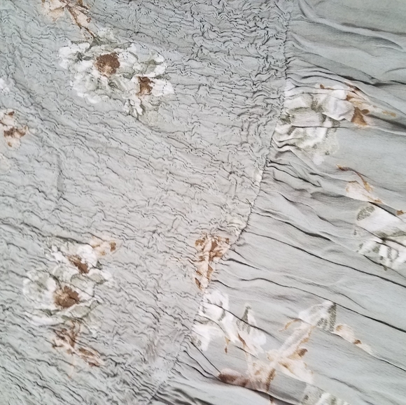 Beautiful woman's dress! - Picture 2 of 9